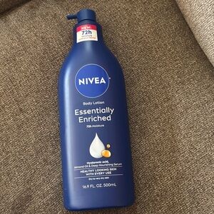 NIVEA Essentially Enriched Body Lotion - Blue